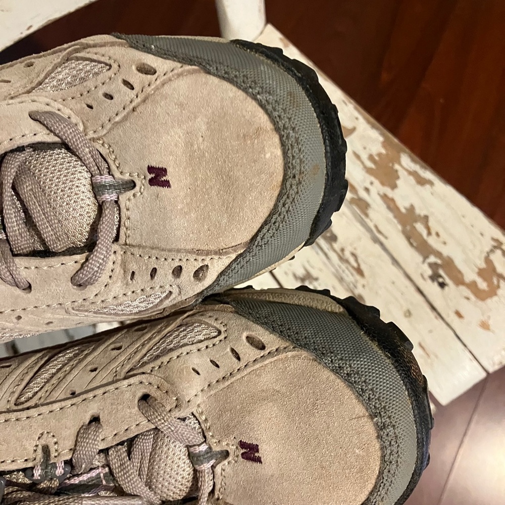 Used Womens 9.5 New Balance 645 Absorb Hiking Shoes Sneakers Beige Suede WW645TP - Picture 7 of 9